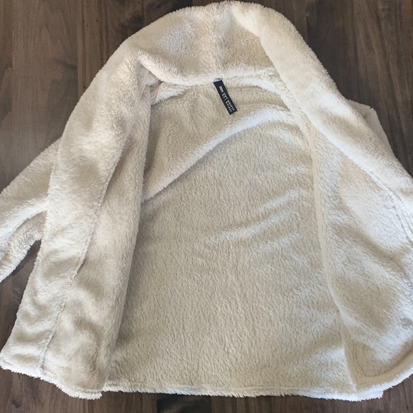 Design Lab White Fluffy Sweater - Picture 3 of 4